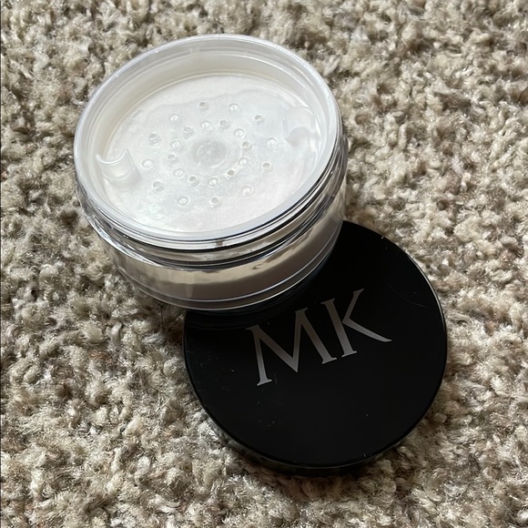 Mary Kay Translucent Loose Powder - Picture 3 of 7